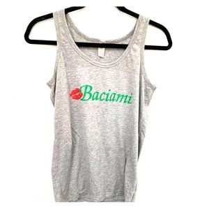 “Kiss me” in Italian gray racerback tank